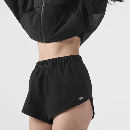 Шорты Alo Yoga Playmaker Dolphin Short Black